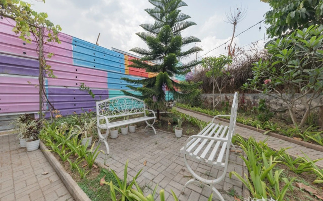 RedDoorz near Universitas Advent Indonesia