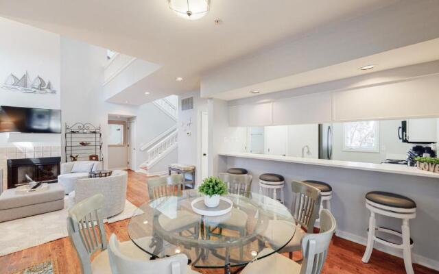 7611 Huntington Villas