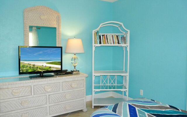 Centrally Located Pet-friendly Home With spa and Pool