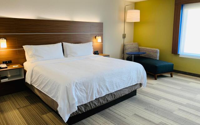 Holiday Inn Express & Suites Moore by IHG