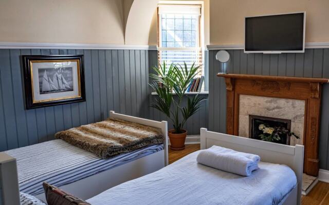 Garden House / 5-bed Home on Osea Island, Essex