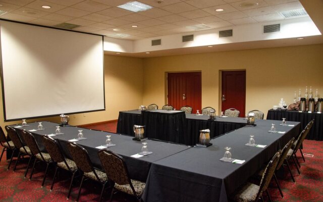 Holiday Inn Pewaukee - Milwaukee West by IHG