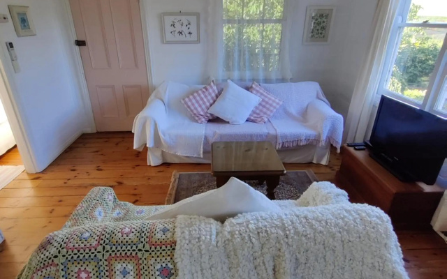Walnut Cottage via Leongatha – Guest Rooms – Koorooman