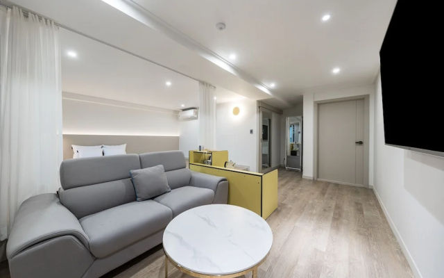 Liv Life Hotel