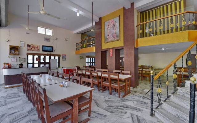 OYO 10499 Hotel Shiv Shakti