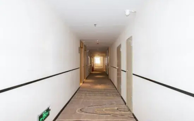 City Comfort Inn Hotel (Wuzhou High-speed Railway South Station Canghai Park)