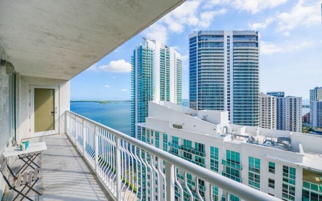 Stunning Condo on 31st Floor