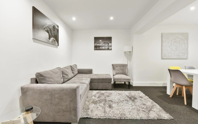 Rochfords Serviced House with 5 Bedrooms