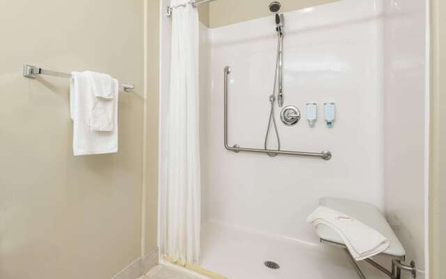 Super 8 by Wyndham Windsor NS