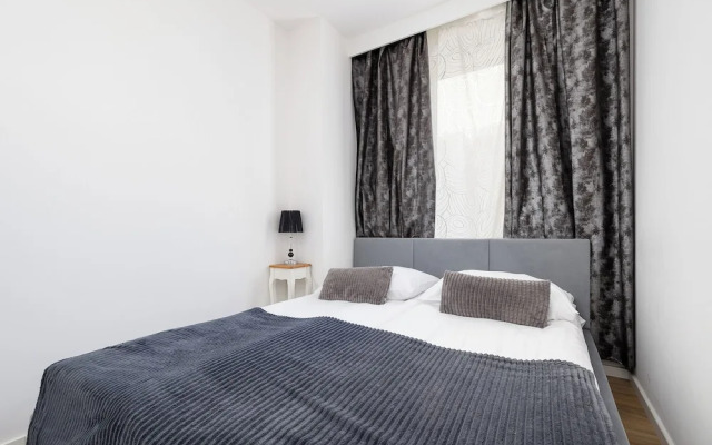 Black & White Szczecin by Renters