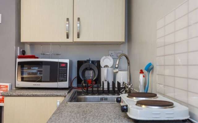 Shirley Apartments, Cozy Studio, 10 Min Drive to City Centre and Cruise Ship Terminals