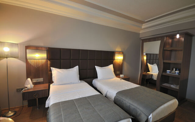 Grand Atakum Hotel
