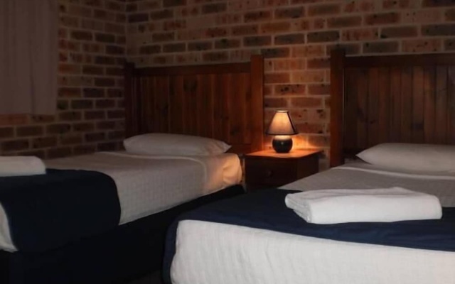 Lake Haven Motor Inn and Palms Restaurant – Guest Rooms – Gorokan