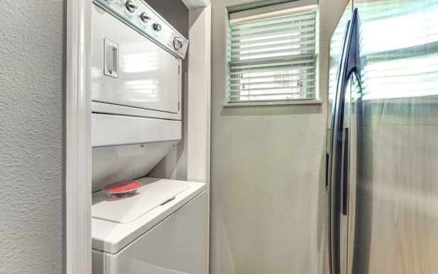 7 Mi to Silver Dollar City! Condo w/ Lake Access