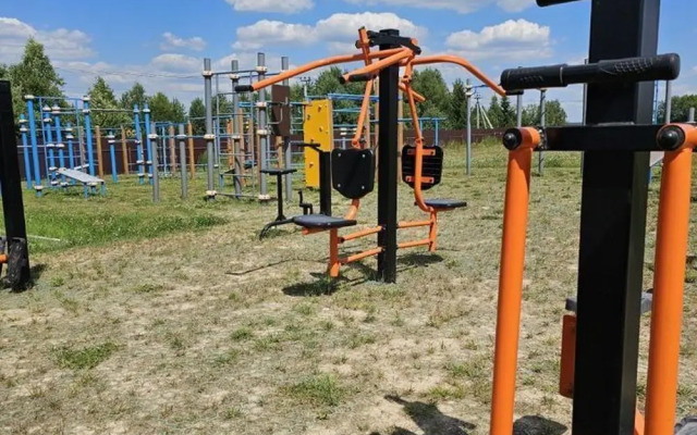 Пaноpaмный дом в хвойнoм лесу с сaуной