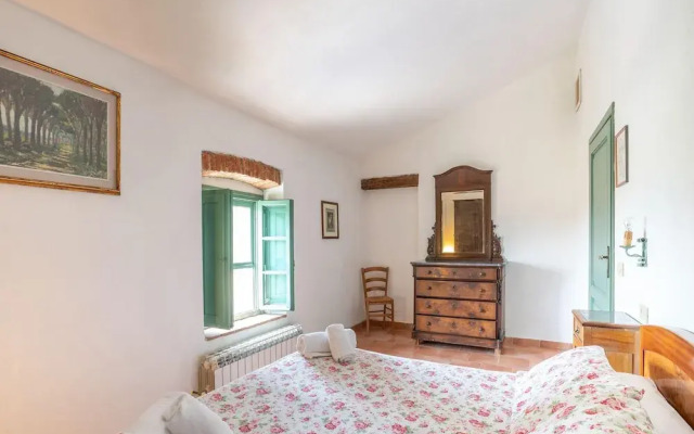 Charming Apartment in Collesalvetti With Garden