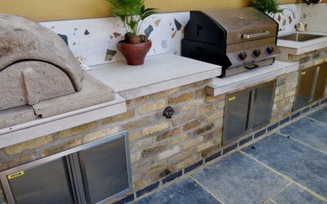 Executive Suite With Private Hot Tub Skytv