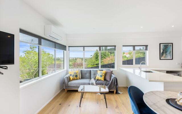 Sensational North Shore Retreat -Netflix