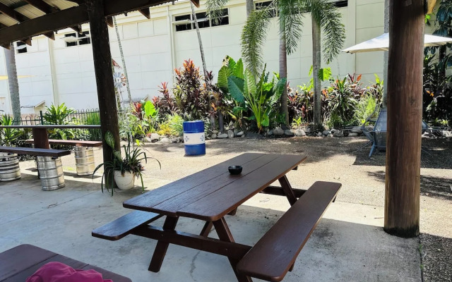 Mossman Exchange & Backpacker Resort