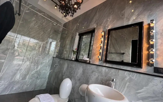 Art Pool Villa