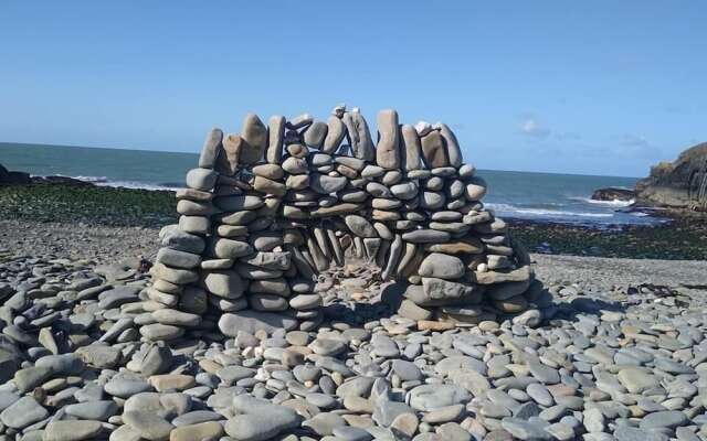 Charming 3-bed Caravan Cymtydu