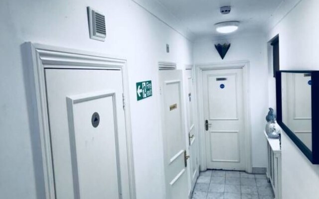 Hyde Park Gate Hotel