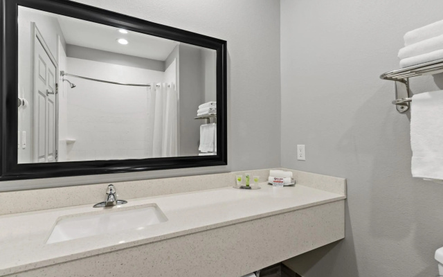 Paris Inn & Suites