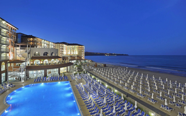 Sol Luna Bay Resort