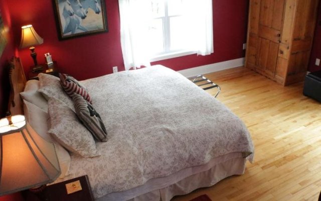 Warm House Retreat Bed and Breakfast