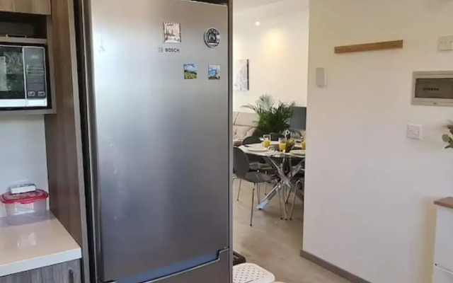 29 LIM - Downtown Retreat