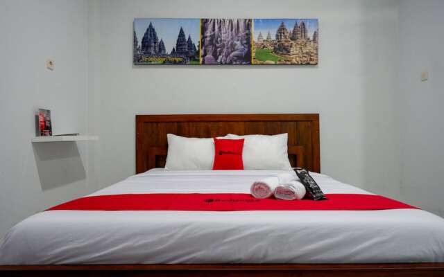 RedDoorz near Padang Golf Adisucipto