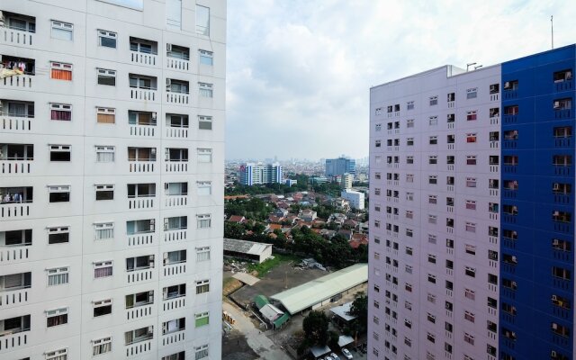 Easy Access to Mall Green Pramuka Apartment