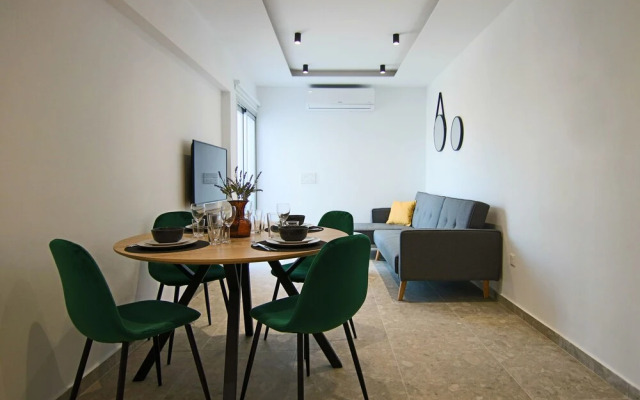 Phaedrus Living: Seaside Luxury Flat Lighthouse 69
