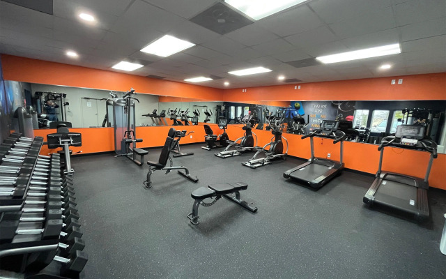 Orangewood Inn & Suites Kansas City Airport