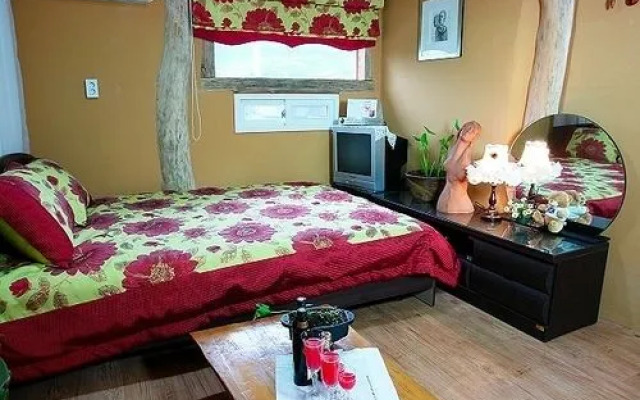 Buan Byeonsanbando Ppalgangjiboong Pension