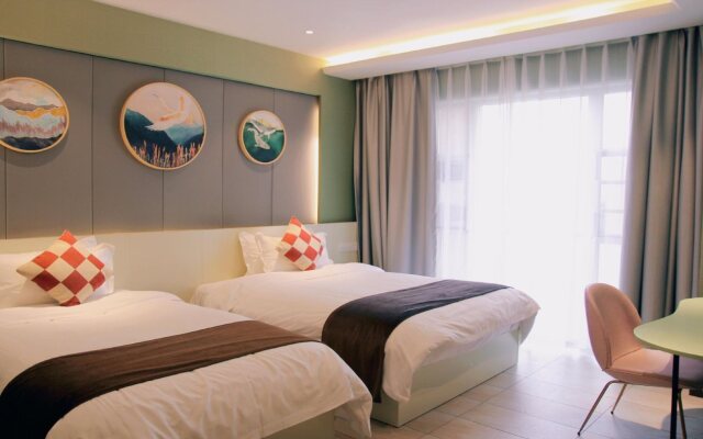 Chengdu Huanbian Art Hotel