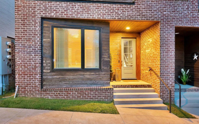 Rooftop Deck Shuffleboard BBQ Near Downtown