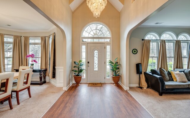 Pet-friendly Atlanta Home: 9 Mi to Downtown!