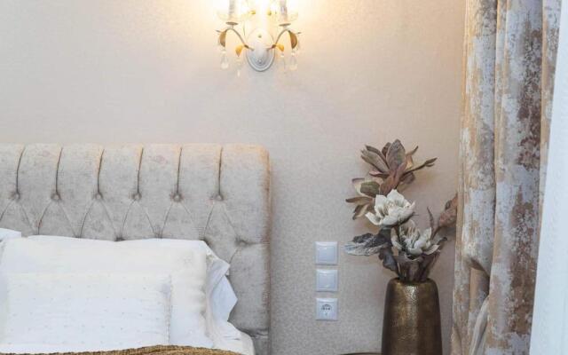 GOLDENSPACE... exquisite central studio