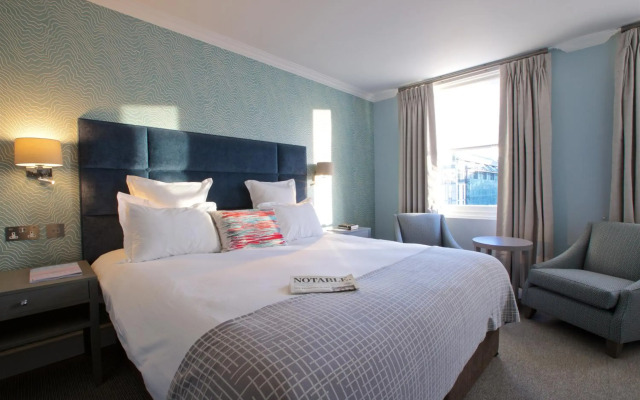 54 Queens Gate Hotel