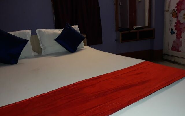 Om Shanti Guest House - Near Ruby General Hospital and Science City