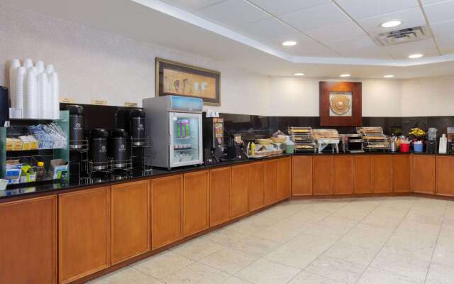 La Quinta Inn & Suites by Wyndham Garden City