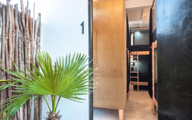 Maui Hostel - Adults Only