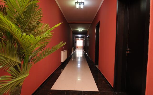 Hotel White