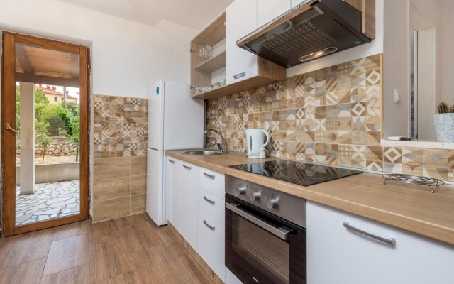 Stunning Apartment in Cres With Wifi and 2 Bedrooms