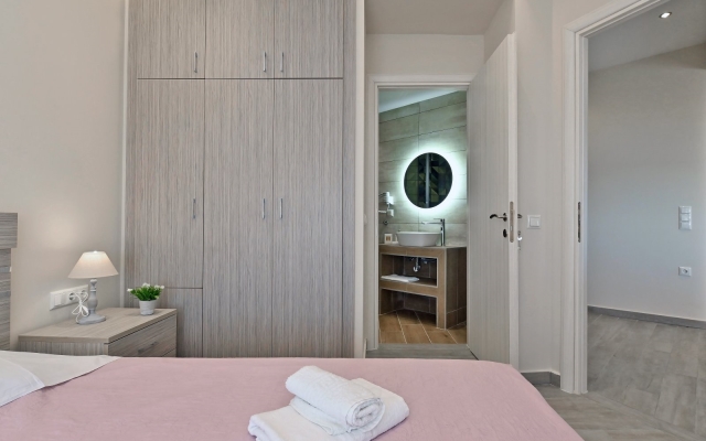 Sabbia Seafront Apartment 3 by TravelPro Servi...