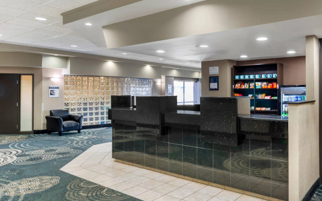 Clarion Hotel & Suites