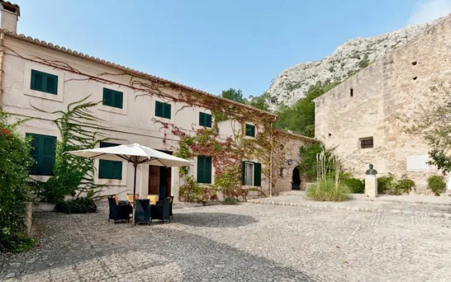 Les Cases Velles De Formentor