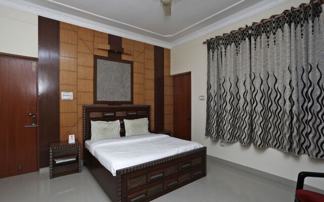 OYO 13293 Home Luxury Villa Canal Road