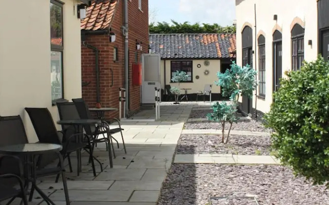 Hare & Barrel Hotel